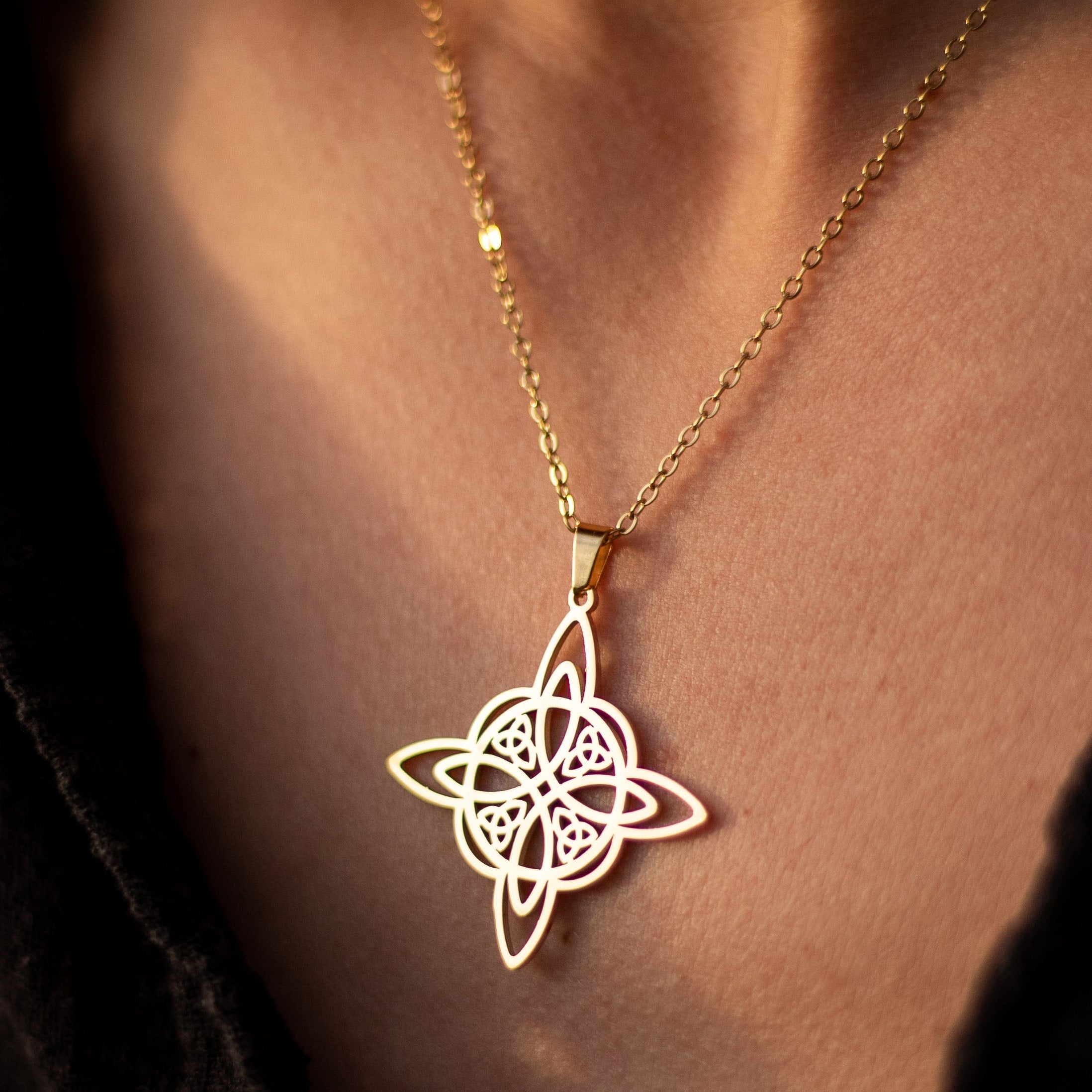 Wisiorek "Wieczna Ochrona" węzeł czarownicy