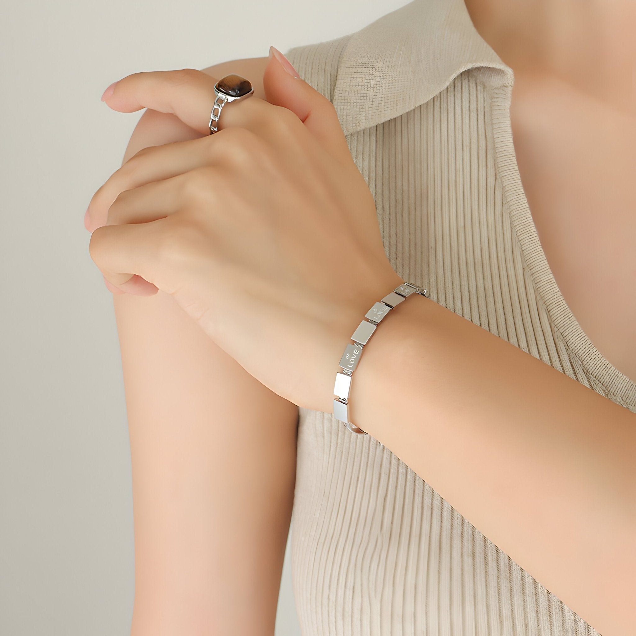 LOIS | Bransoletka z tytanu pokryta 18-karatowym złotem, model Love, Loïs