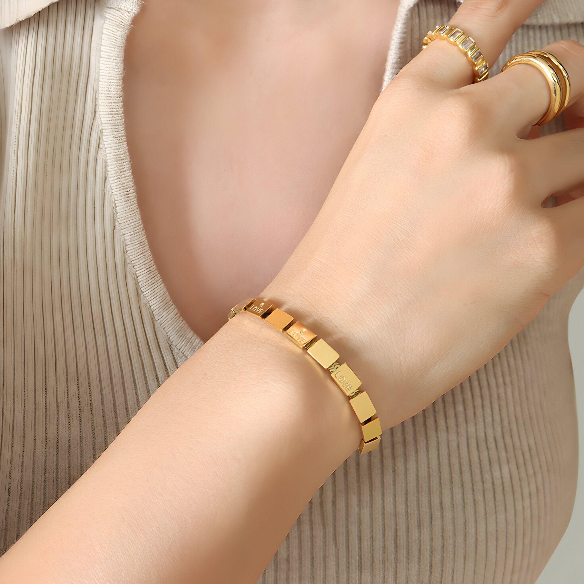 LOIS | Bransoletka z tytanu pokryta 18-karatowym złotem, model Love, Loïs