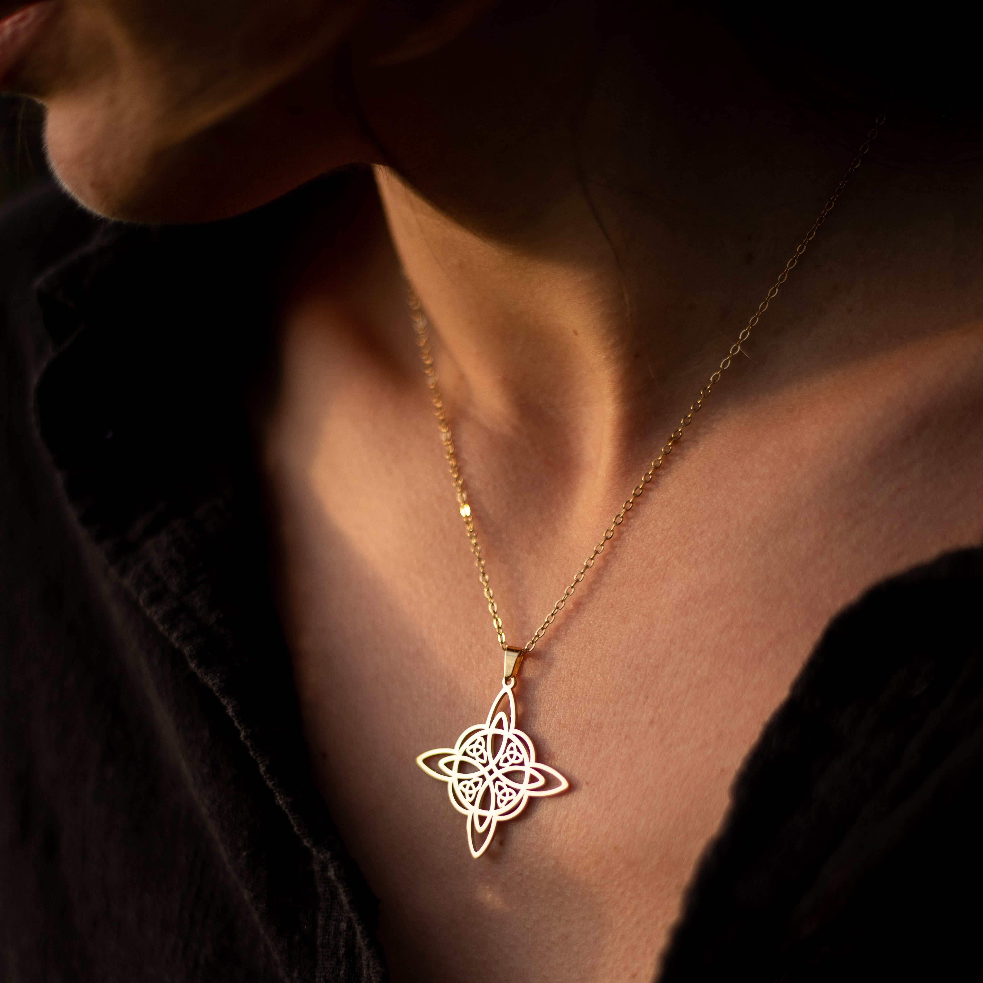 Wisiorek "Wieczna Ochrona" węzeł czarownicy